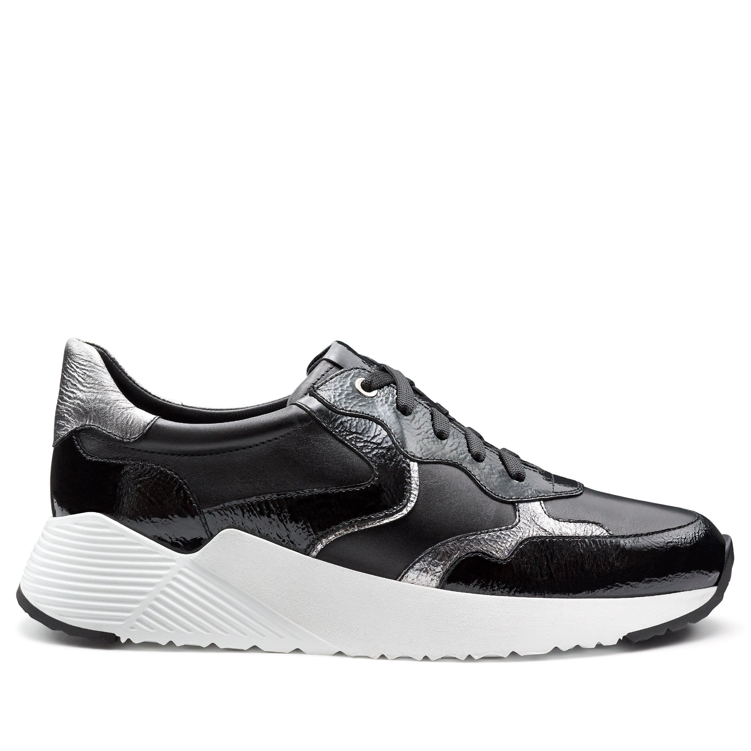 Tenis estilo deportivo en charol para dama negros