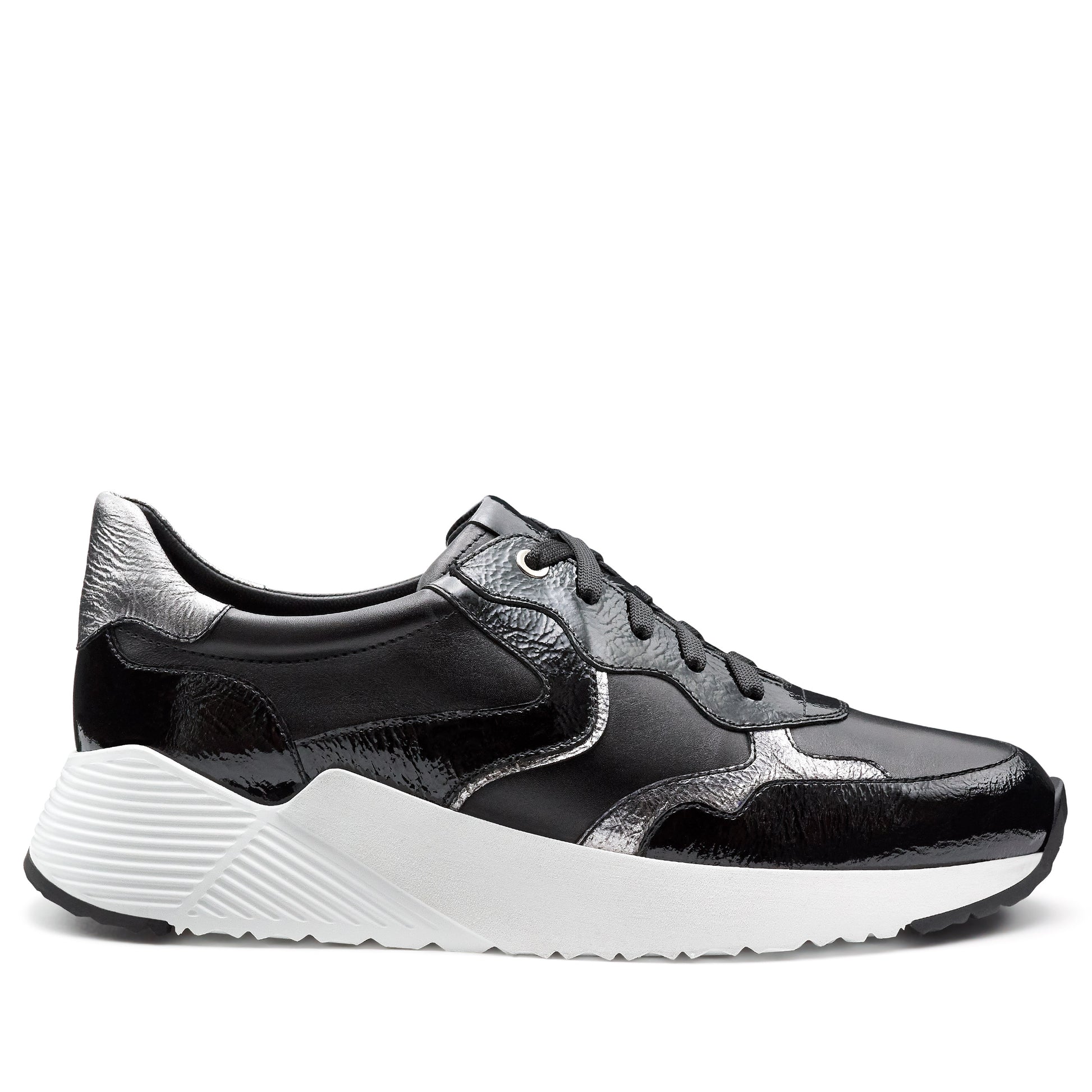 Tenis estilo deportivo en charol para dama negros