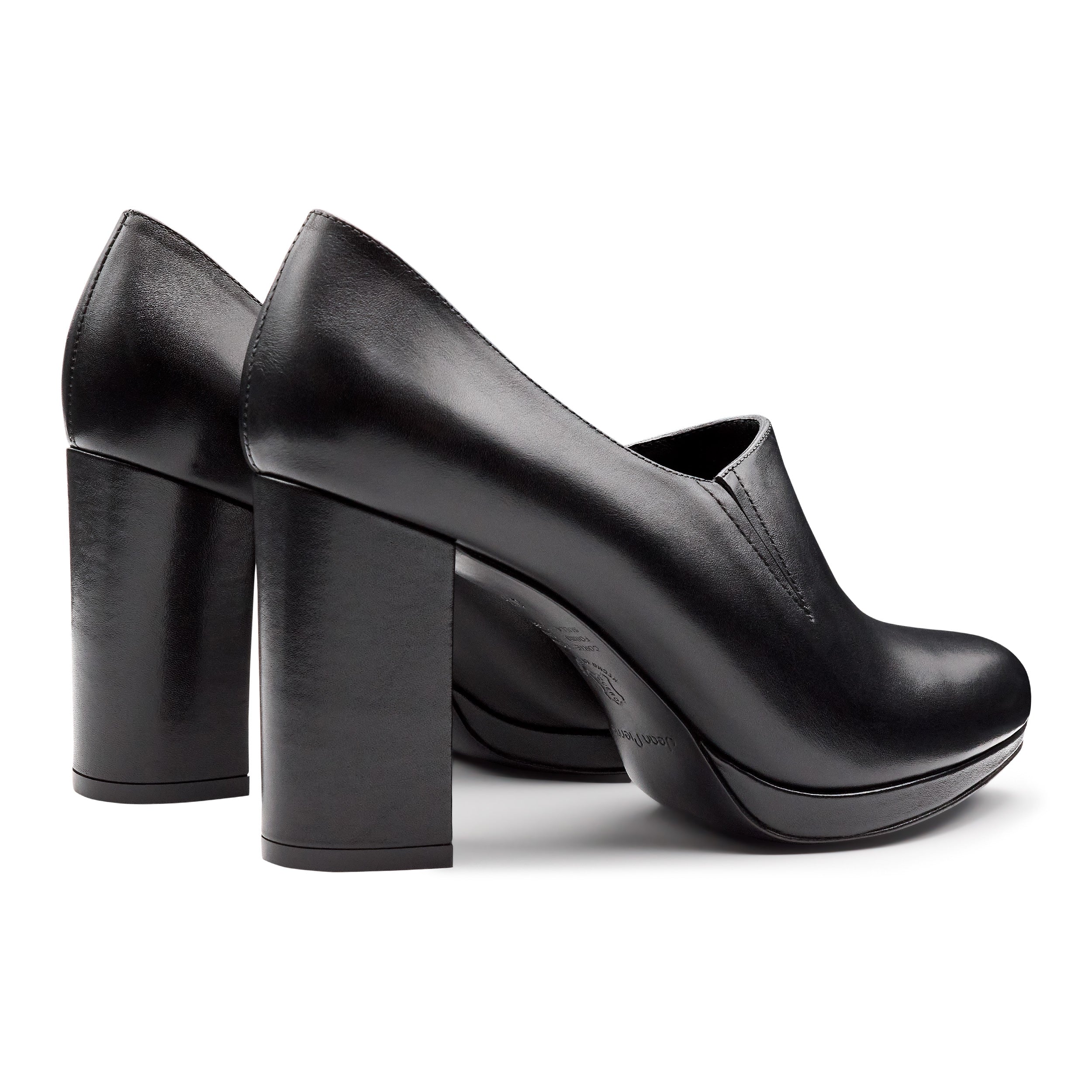 Zapatilla abotinada  de piel con plataforma y elásticos laterales para dama