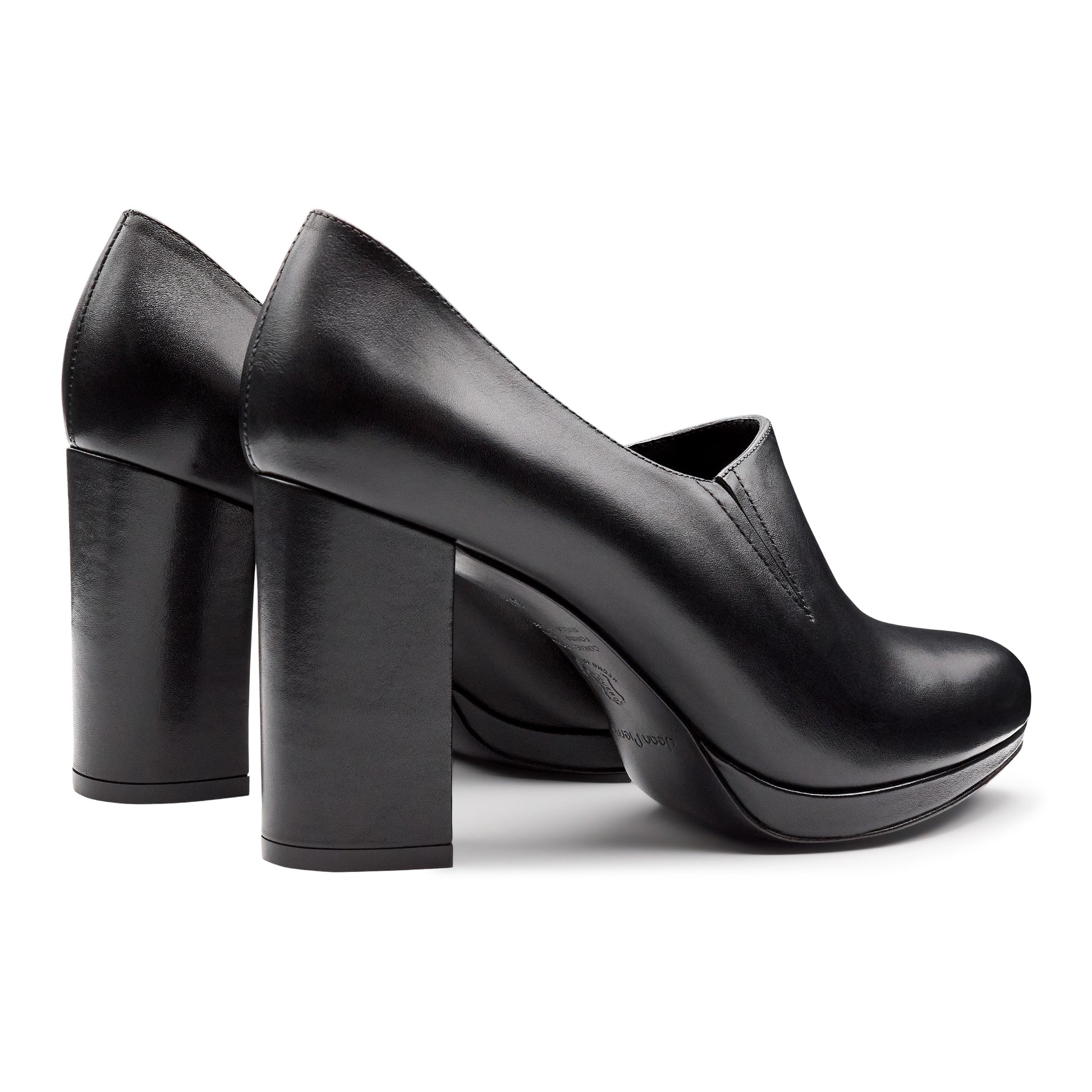 Zapatilla abotinada  de piel con plataforma y elásticos laterales para dama