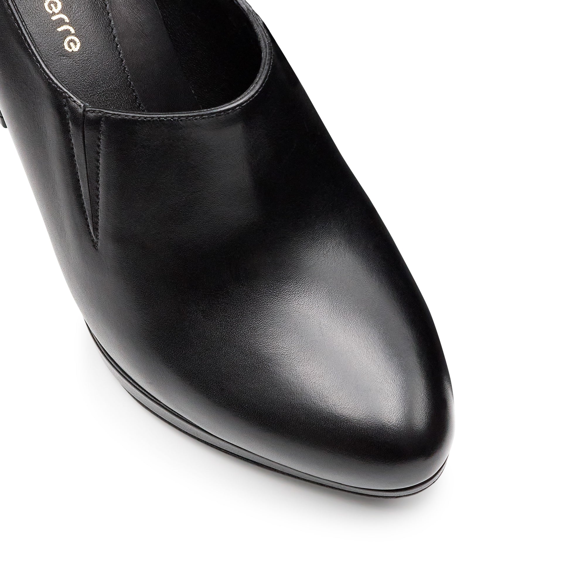 Zapatilla abotinada  de piel con plataforma y elásticos laterales para dama