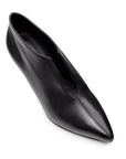Zapatilla abotinada  con abertura central para dama