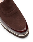 Zapatos de charol y gamuza con suela confort estilo mocasin.