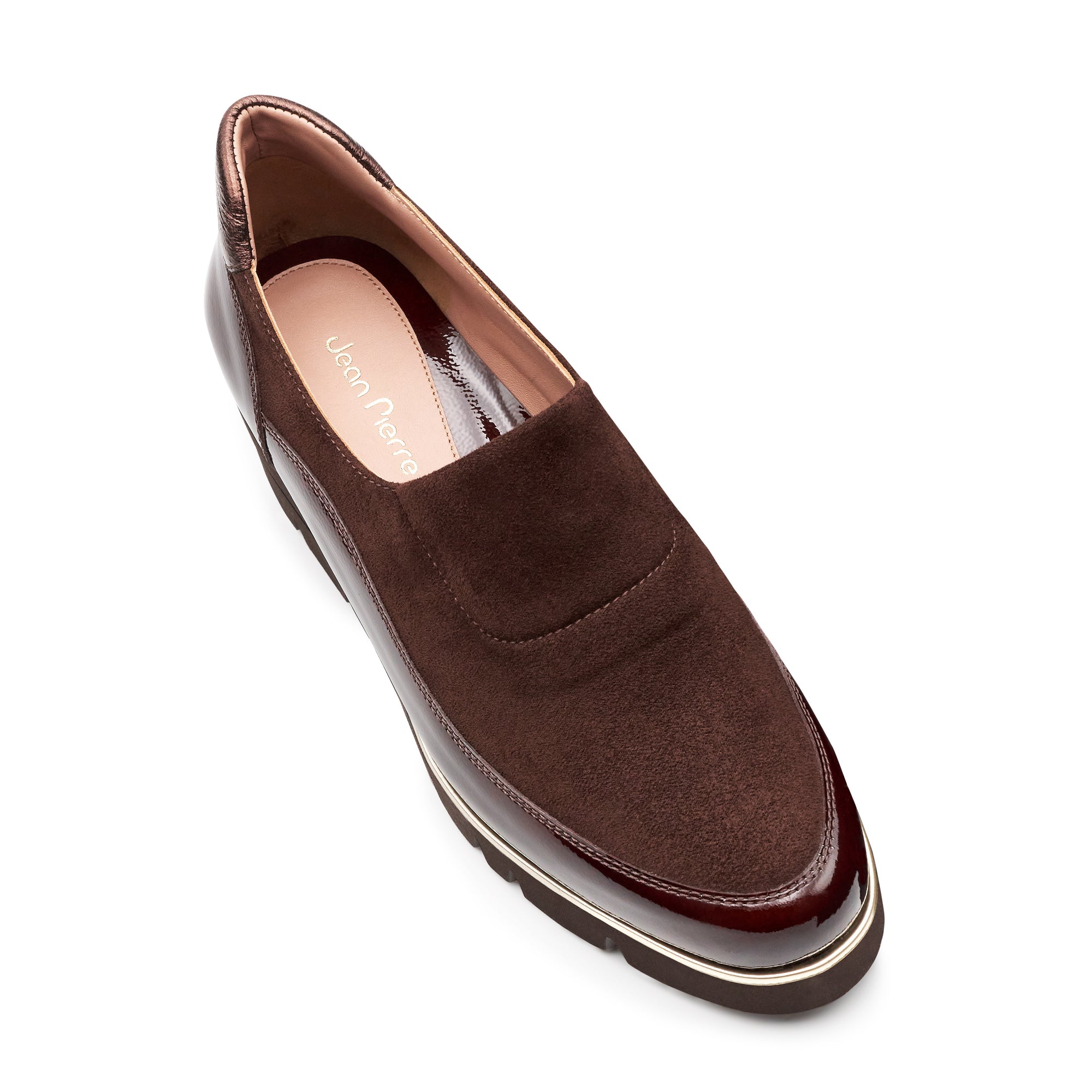 Zapatos de charol y gamuza con suela confort estilo mocasin.