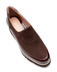 Zapatos de charol y gamuza con suela confort estilo mocasin.