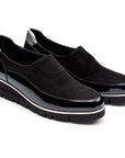 Zapatos de charol y gamuza con suela confort estilo mocasin.