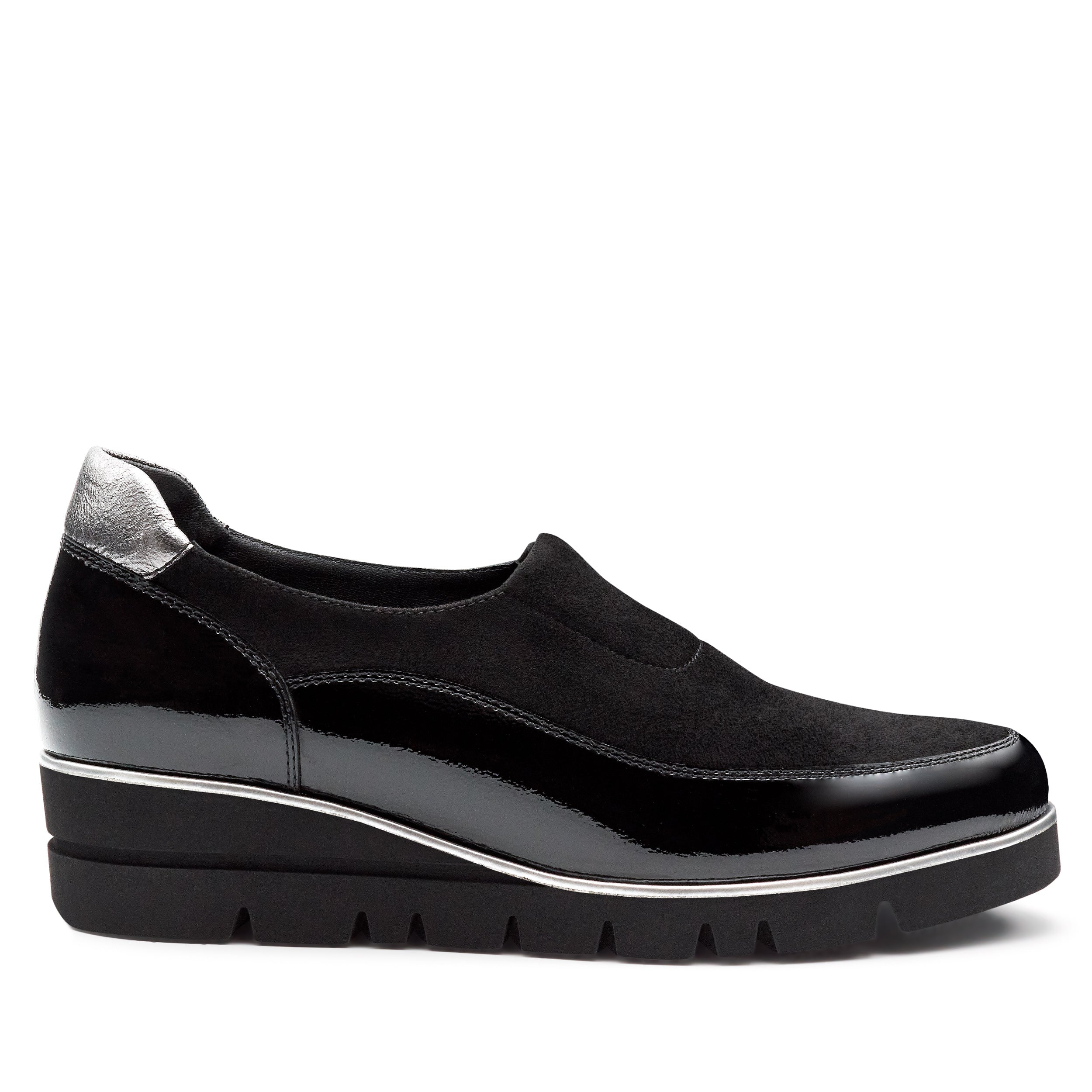 Zapatos de charol y gamuza con suela confort estilo mocasin.