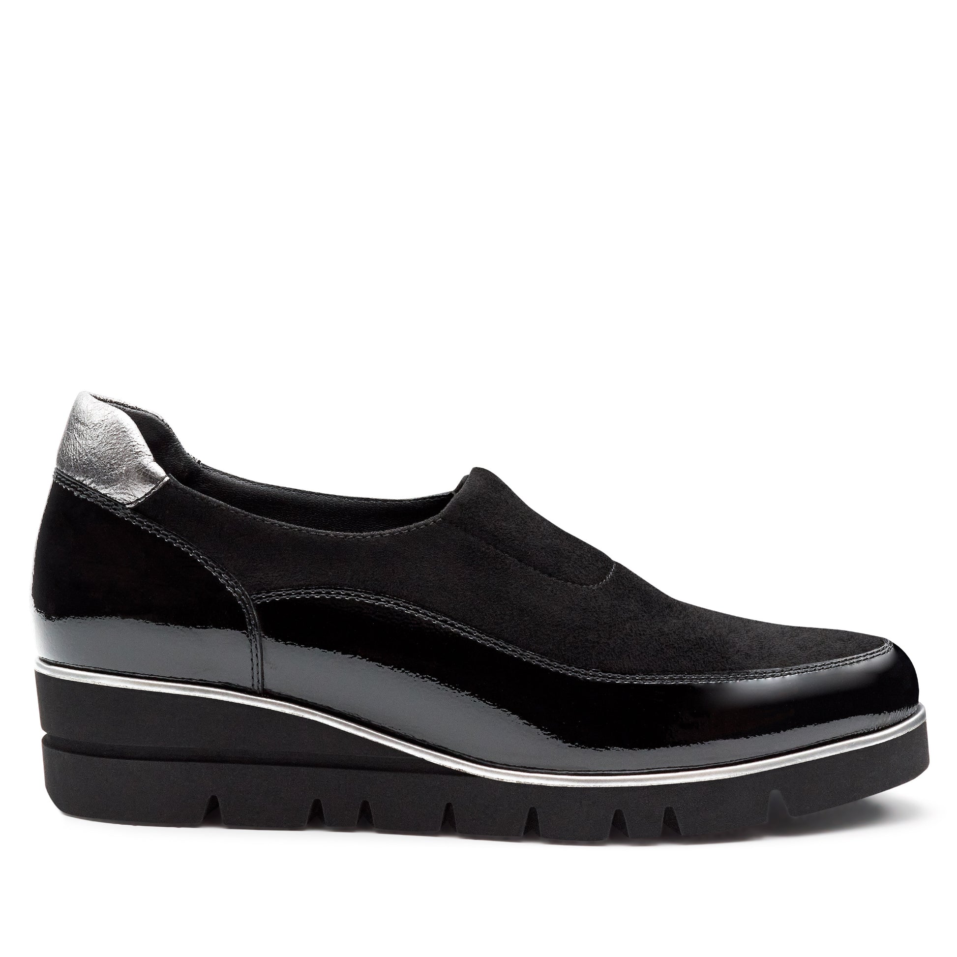 Zapatos de charol y gamuza con suela confort estilo mocasin.