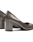 Zapatillas clásicas de charol texturizado para dama
