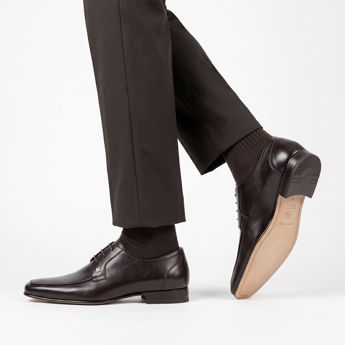 Zapatos de vestir derby en piel para hombre (color café)