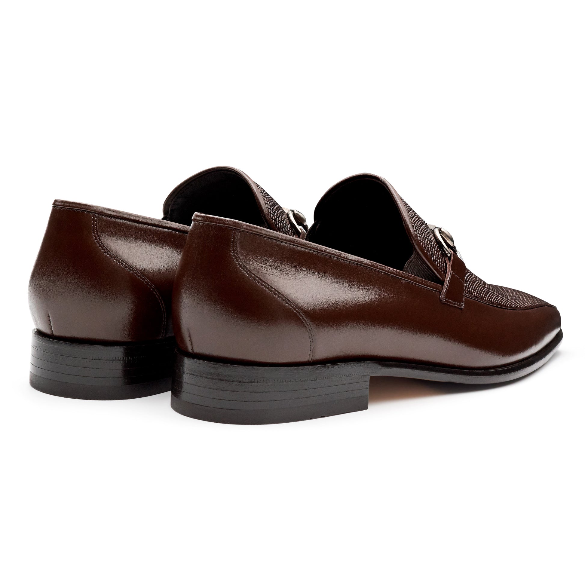 Mocasines de piel con textura y herraje para hombre