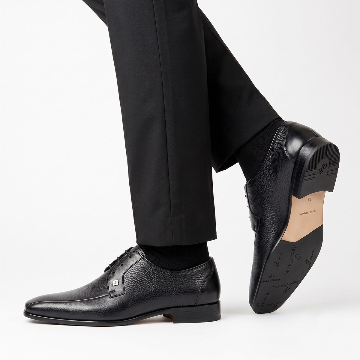 Zapatos tipo derby de piel  con placa metálica para hombre