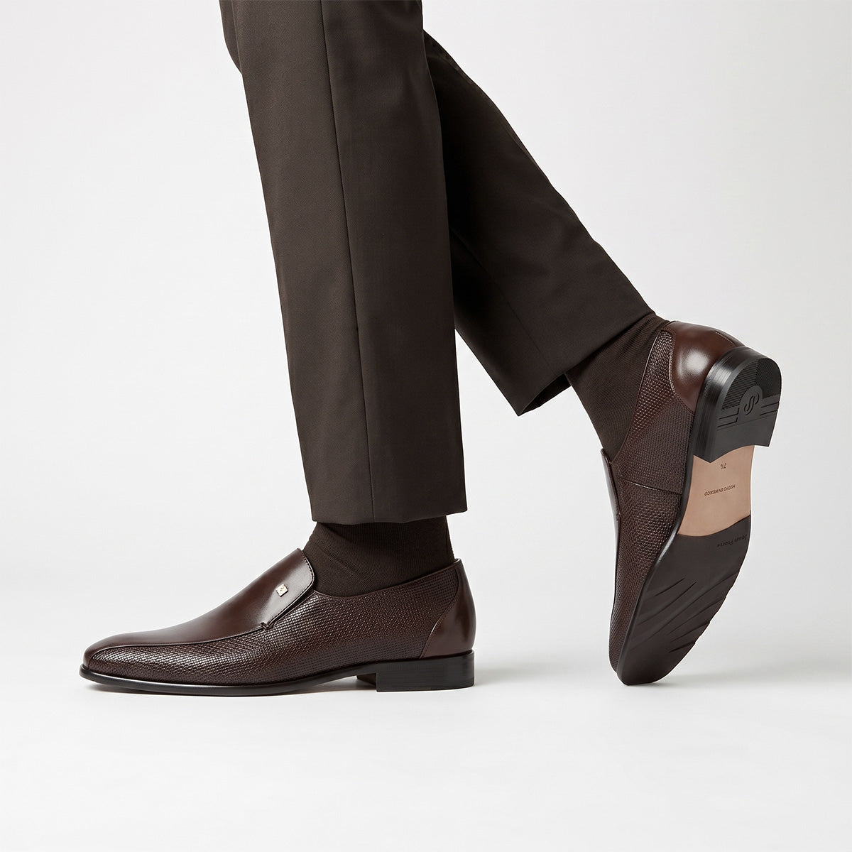 Mocasines confortables de piel con texturizado lateral para hombre