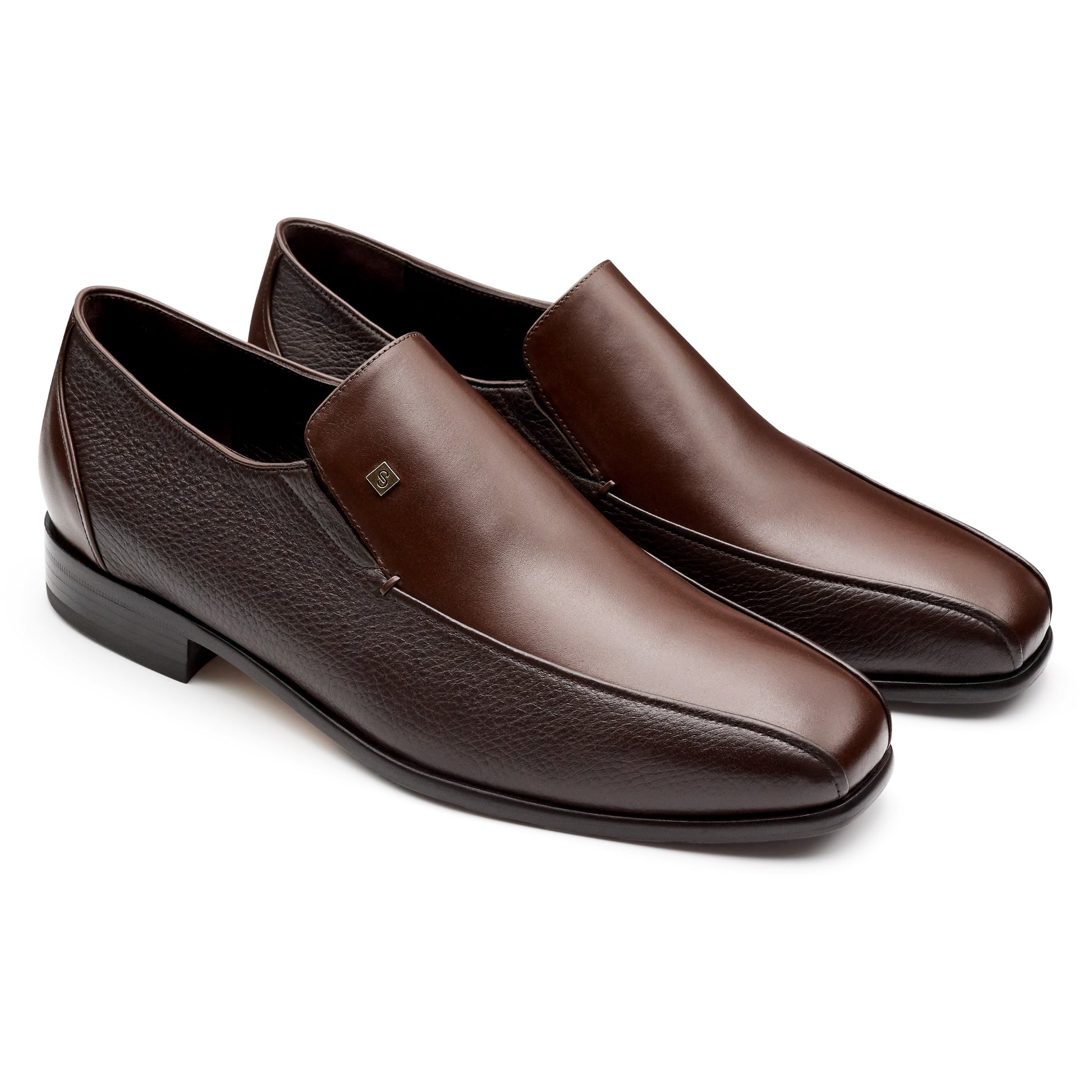 Mocasines confortables de piel con placa metálica  para hombre