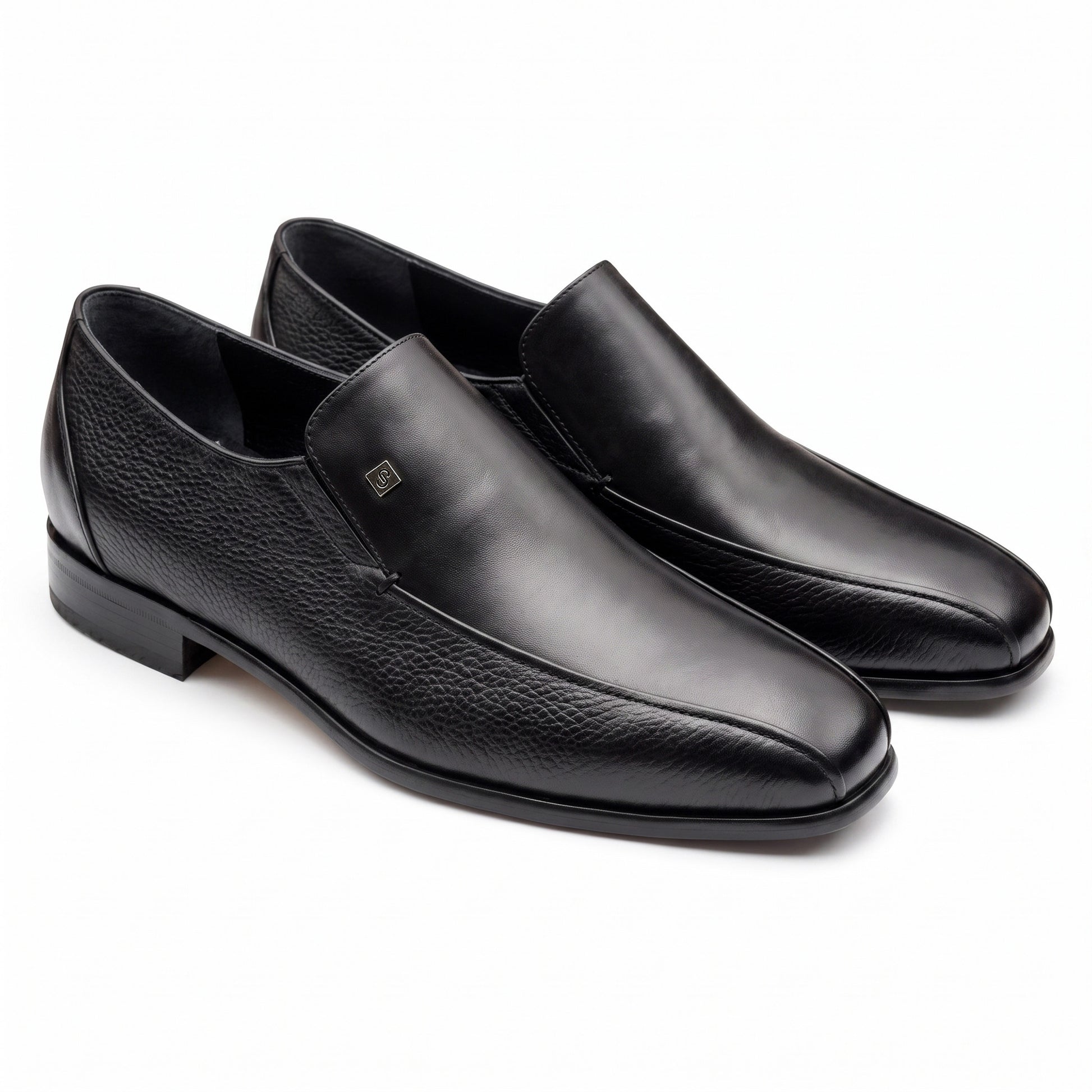 Mocasines confortables de piel con placa metálica  para hombre