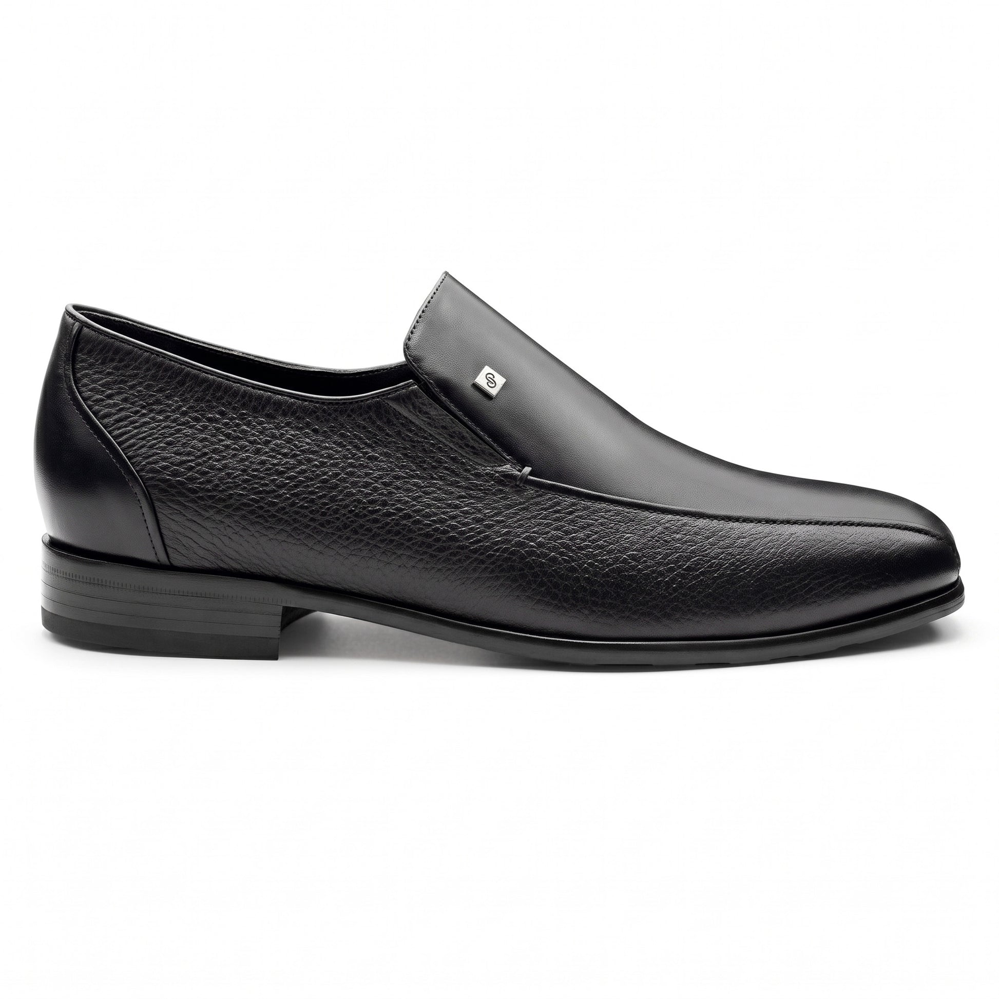 Mocasines confortables de piel con placa metálica  para hombre