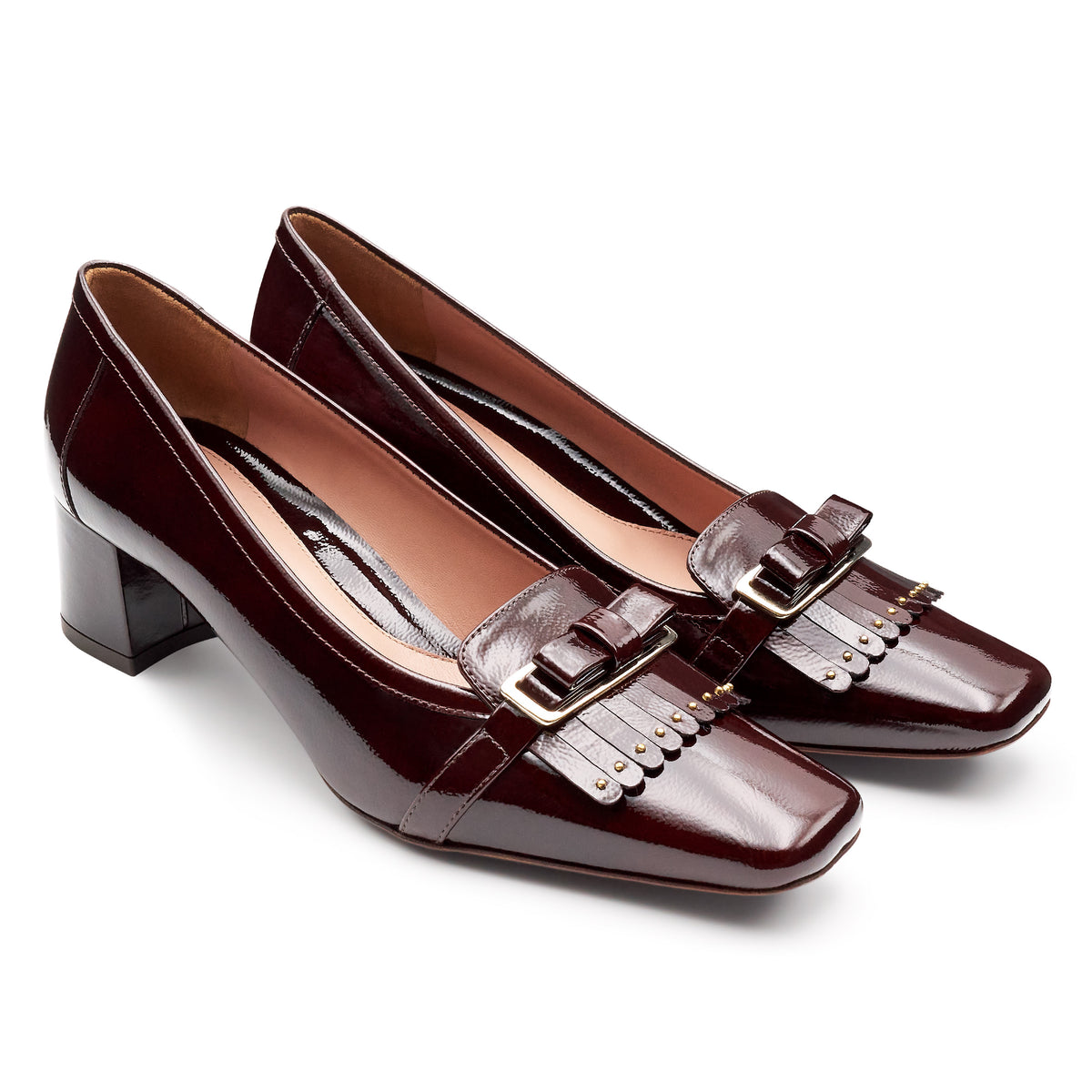 Zapatillas de charol con herraje y flecos para mujer