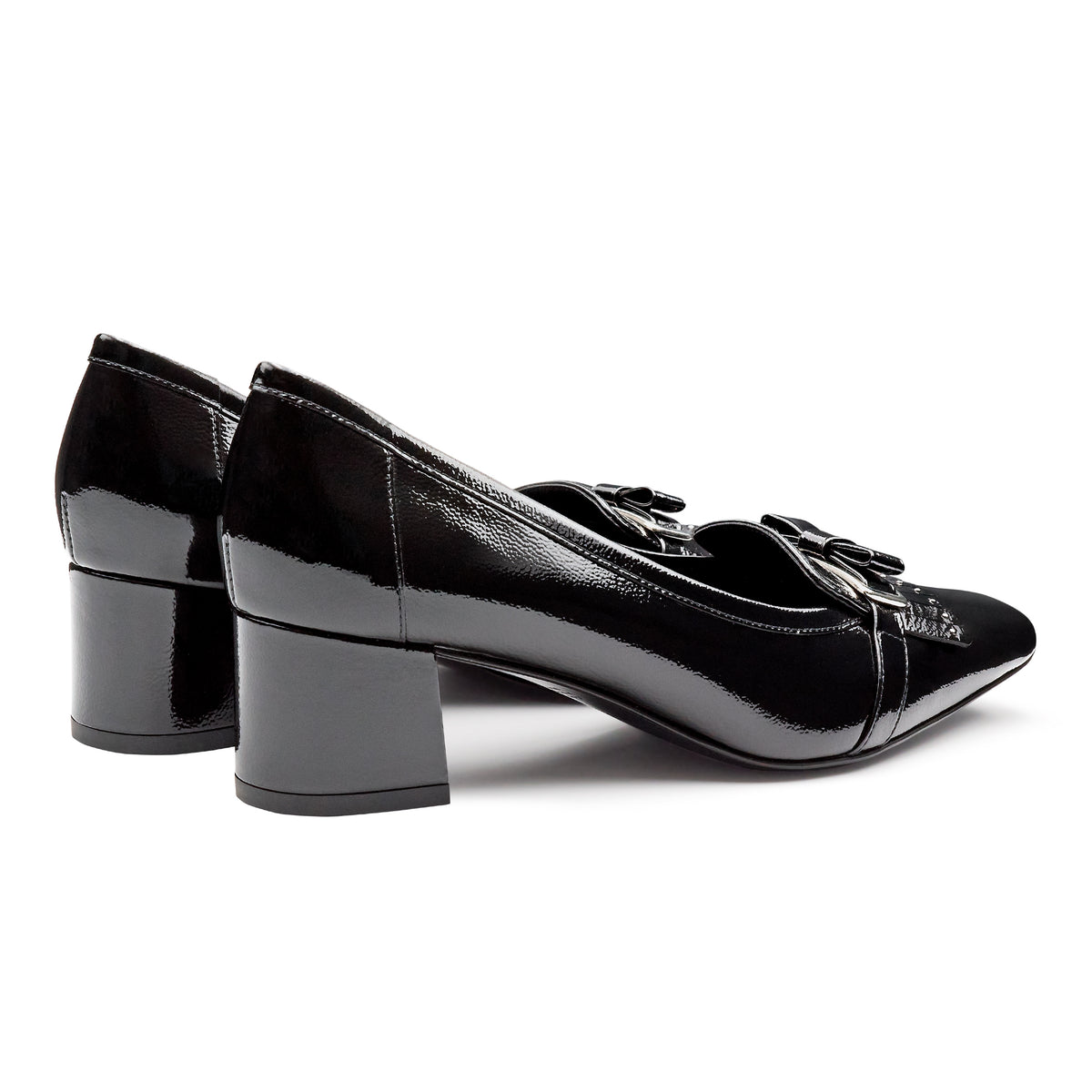 Zapatillas de charol con herraje y flecos para mujer