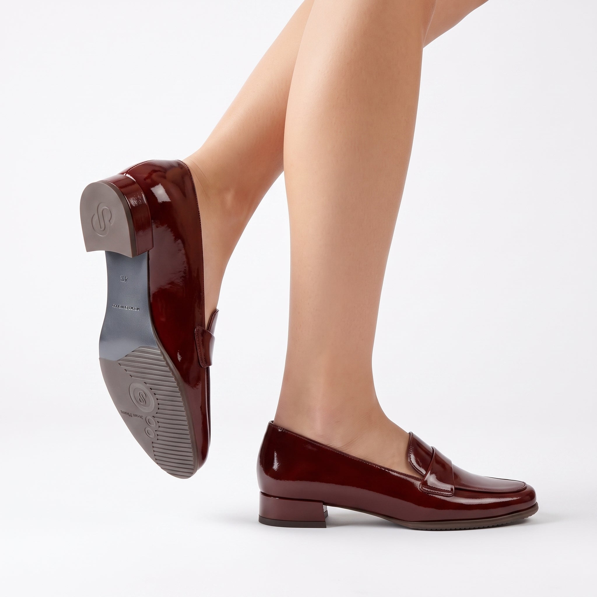 Mocasines de charol con antifaz para mujer