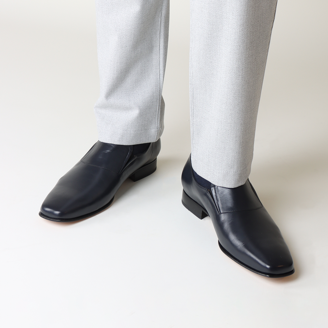 Mocasines slip on de piel con elásticos laterales para hombre