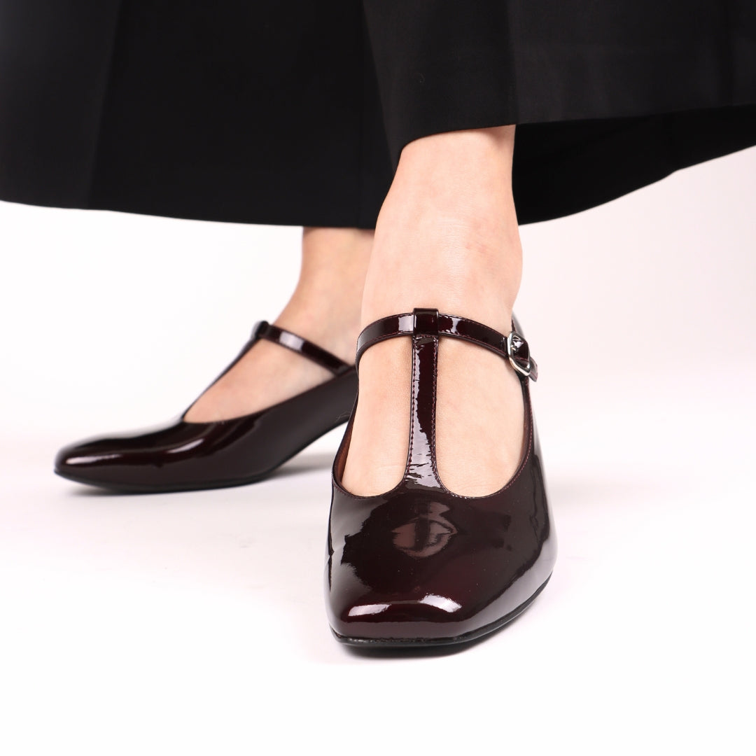 Zapatillas tipo mary jane de charol para dama