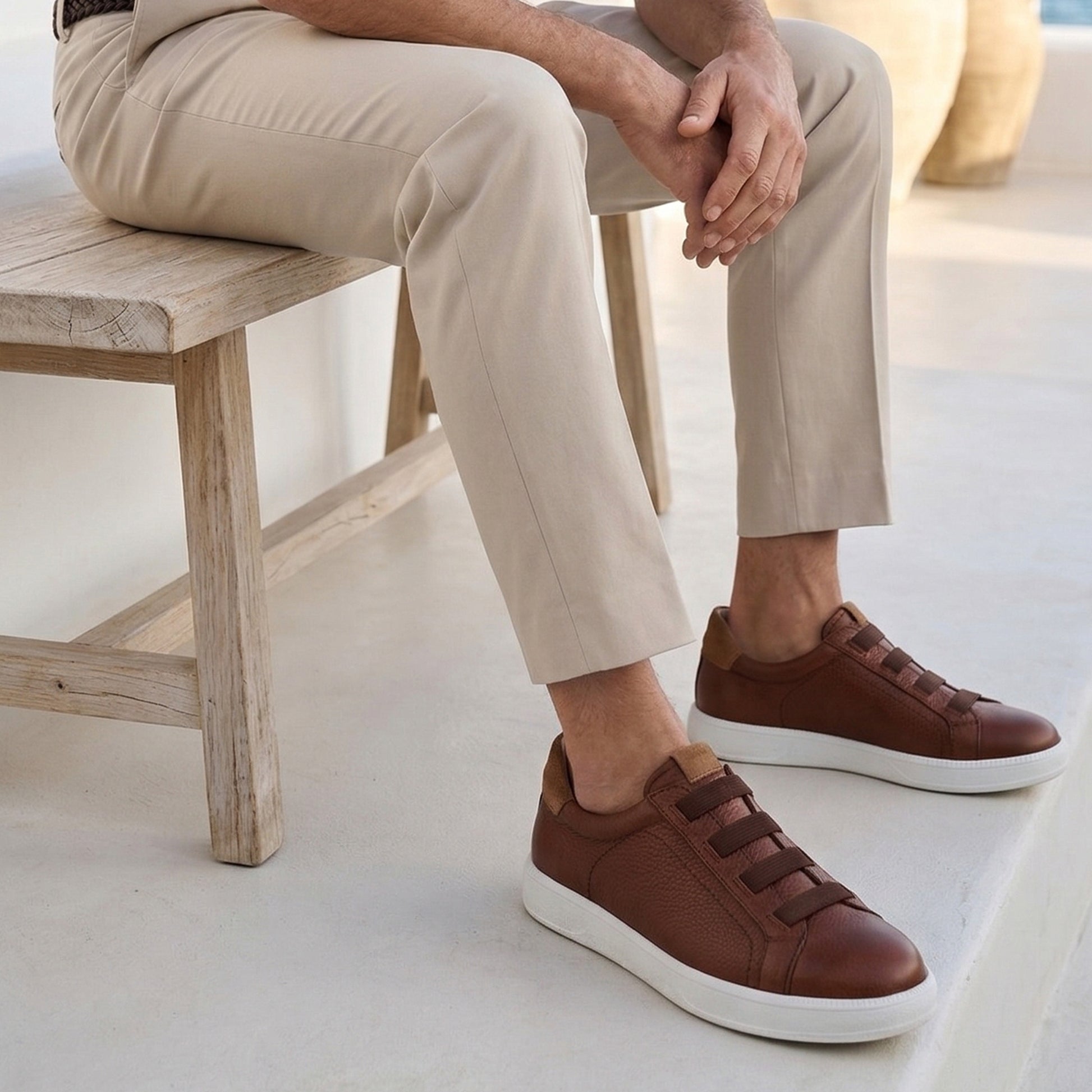 Tenis de piel con ajuste elástico para caballero
