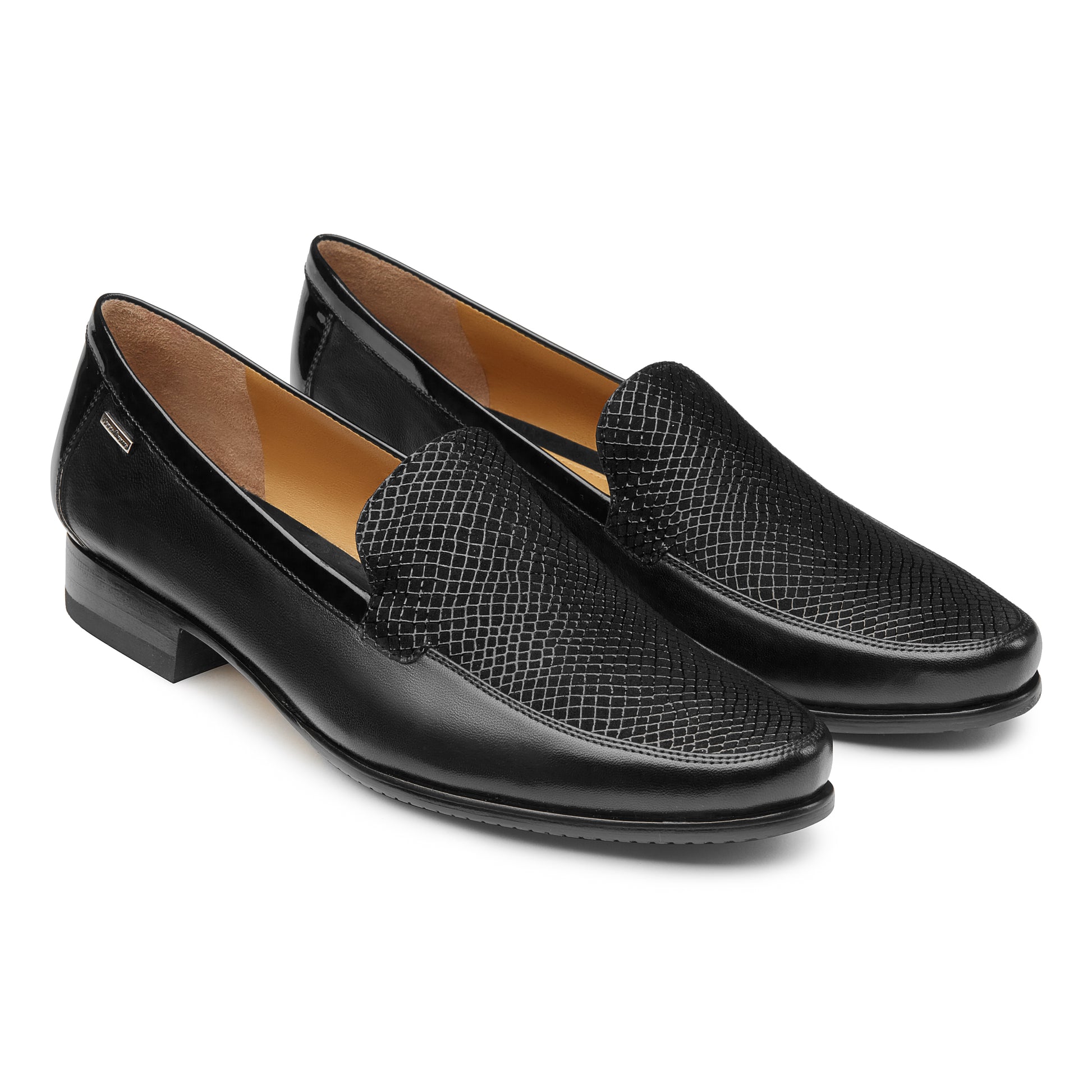 Mocasines  de piel para dama texturizados color negro
