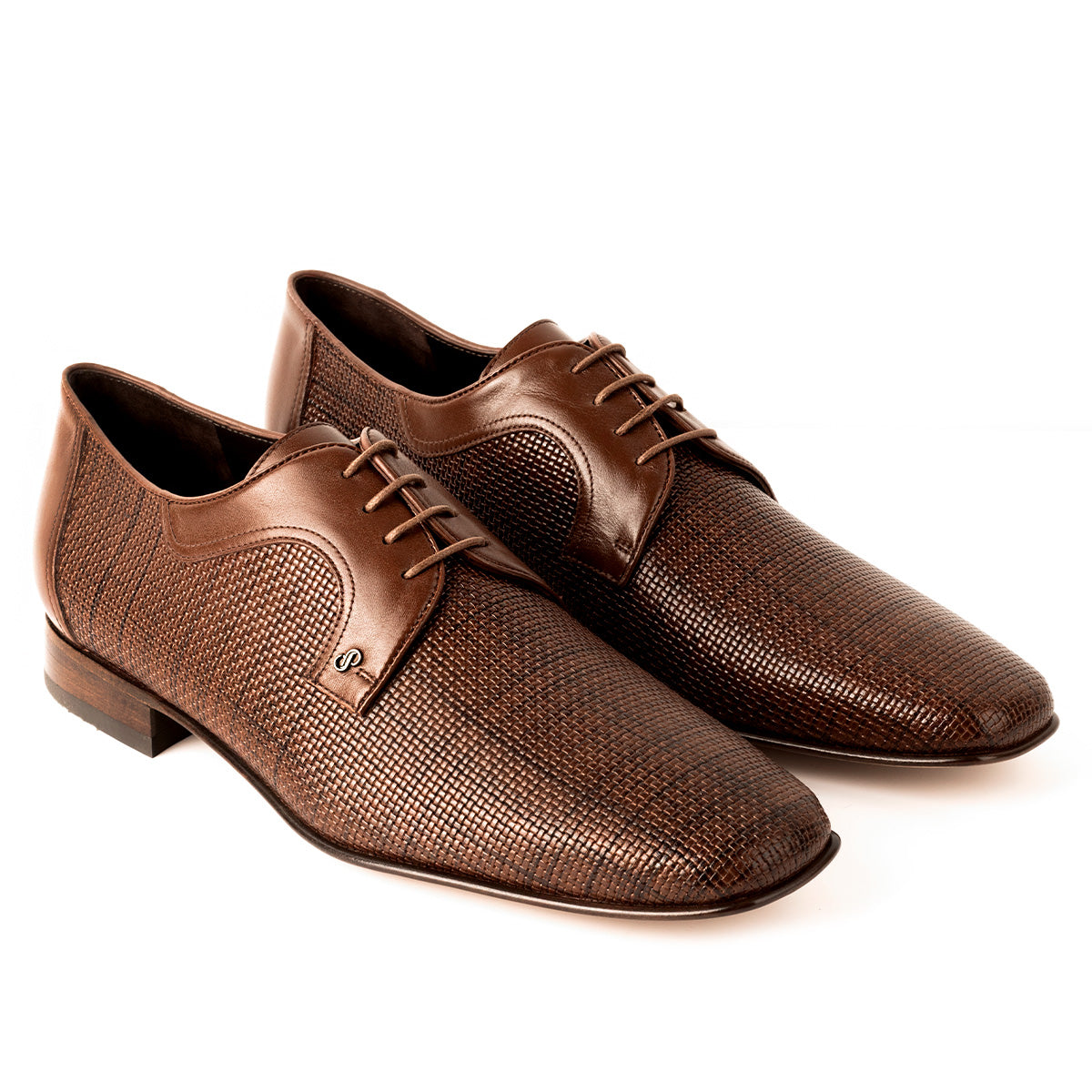 Zapatos brandy tipo derby con piel grabada