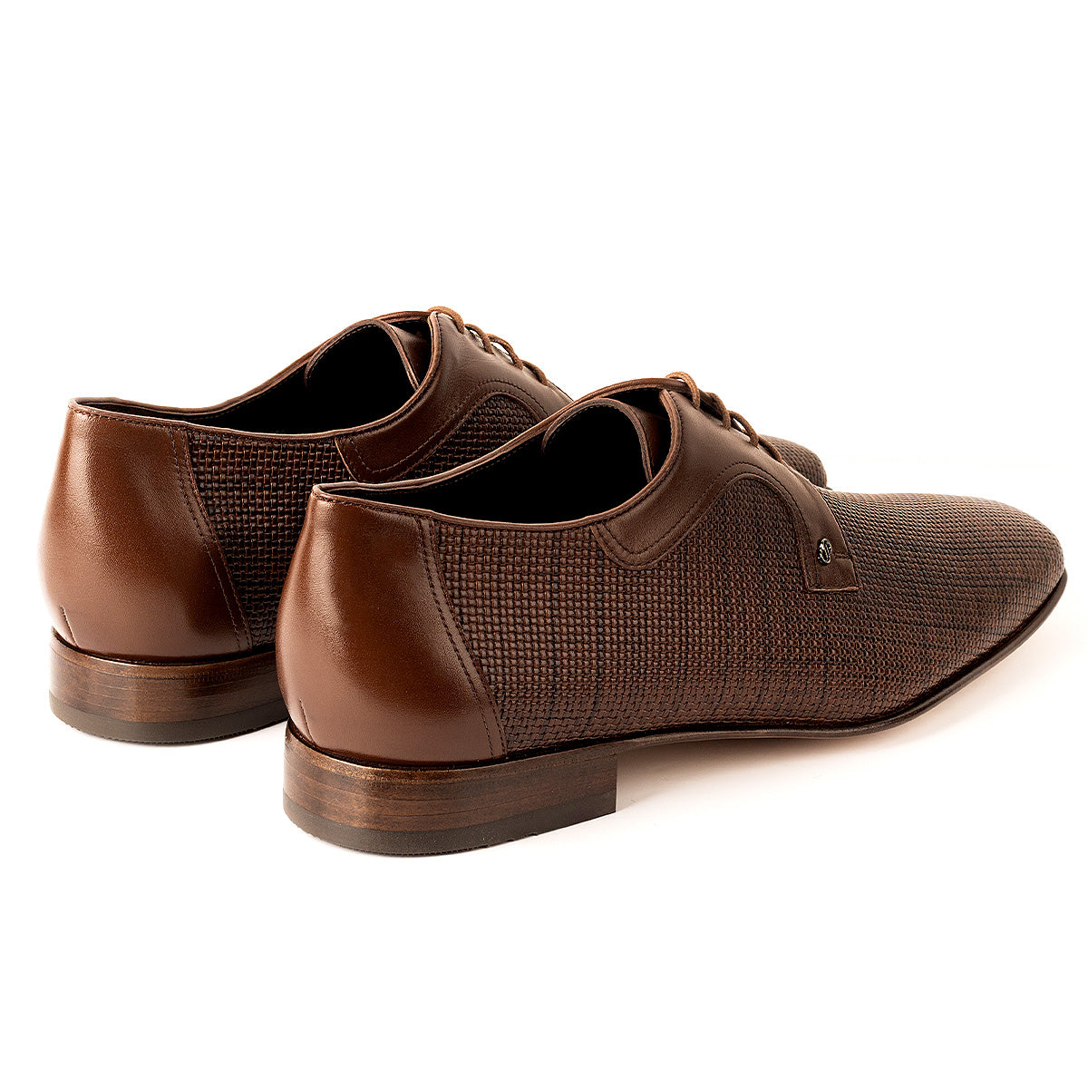 Zapatos brandy tipo derby con piel grabada