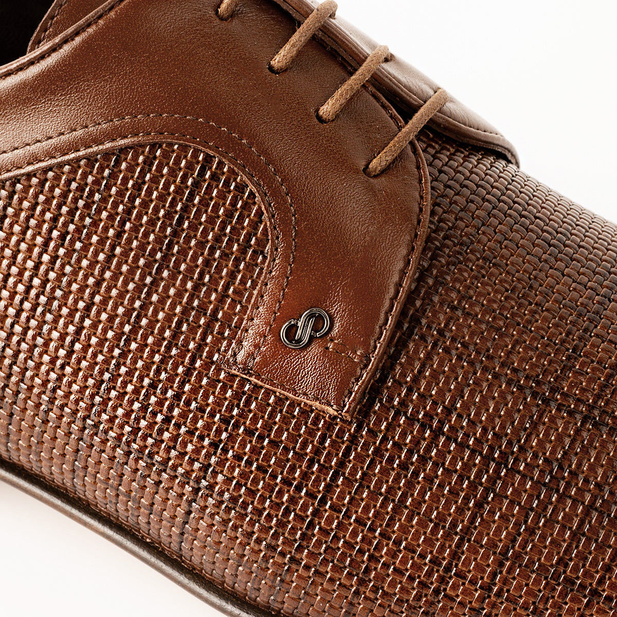 Zapatos brandy tipo derby con piel grabada
