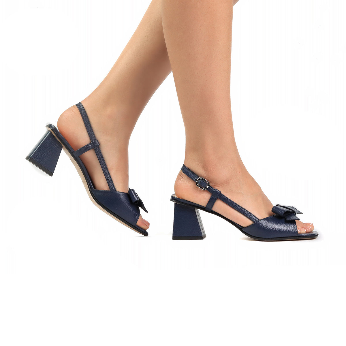 Sandalias de piel azul marino con moño en empeine  y tacón medio para mujer
