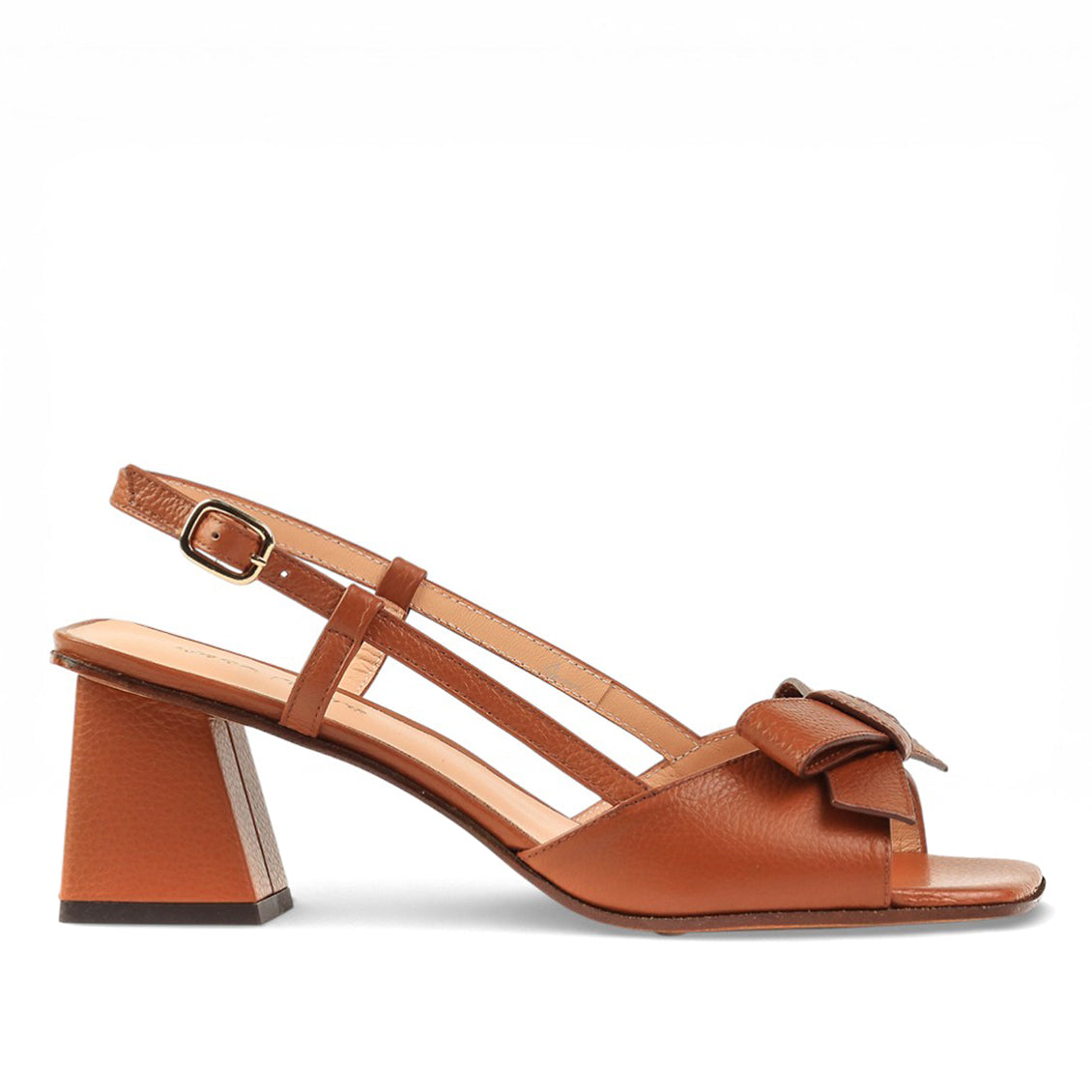 Sandalias de piel brandy con moño en empeine y tacón medio para mujer