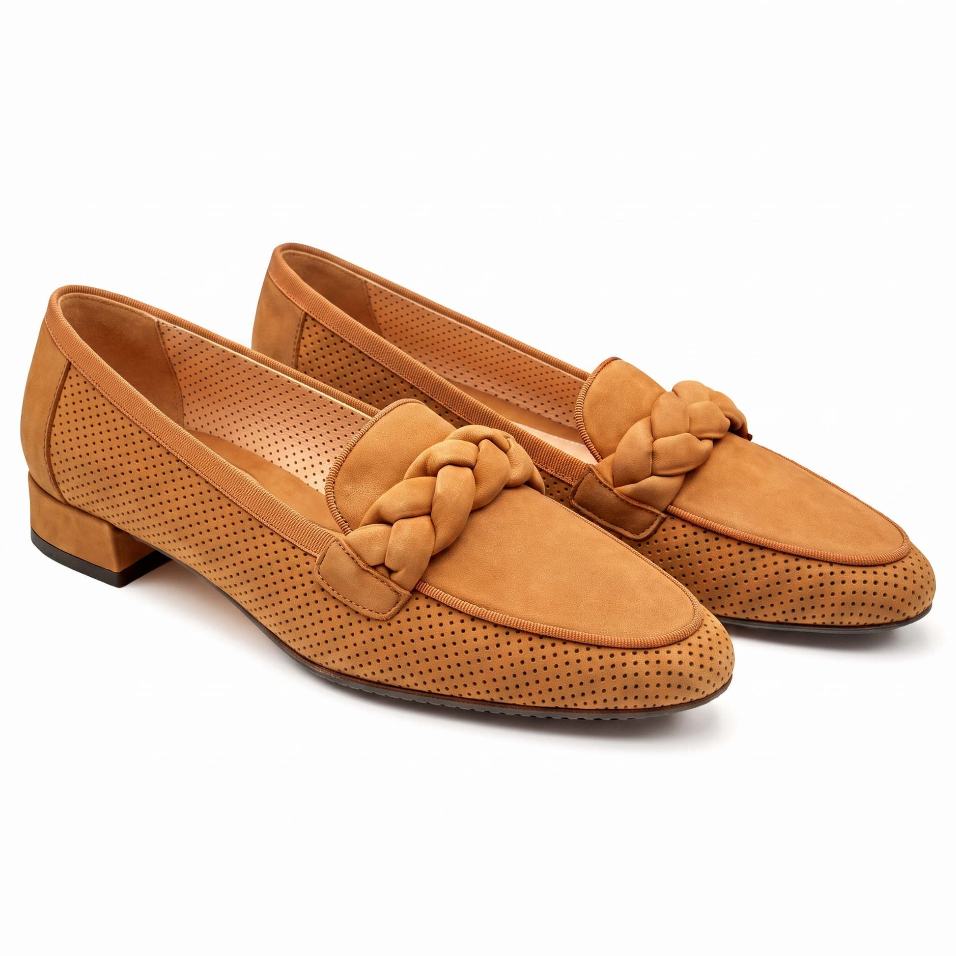 Mocasines de gamuza para dama con acabado trenzado y perforado