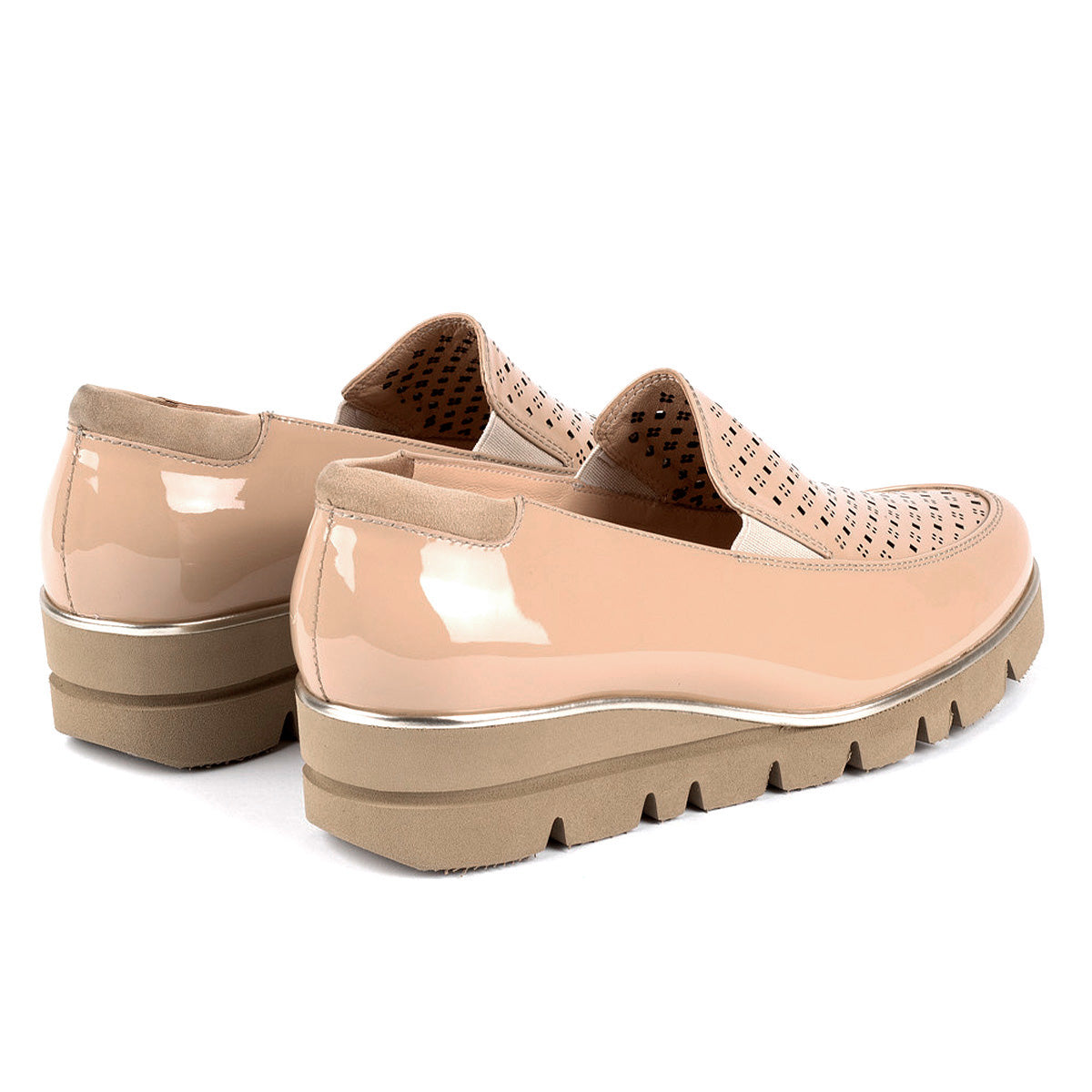 Mocasines de charol con elástico lateral y suela confort para dama