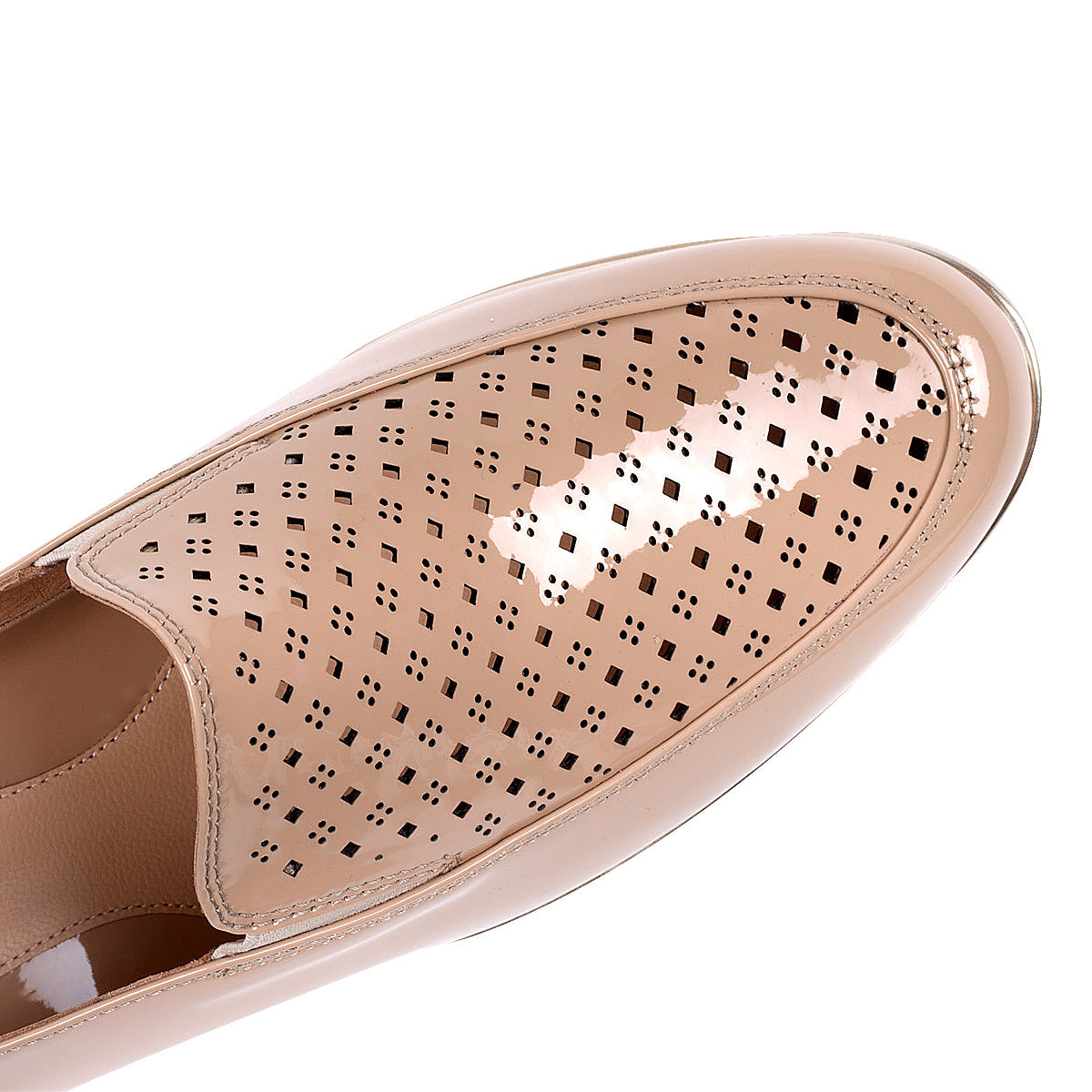 Mocasines de charol con elástico lateral y suela confort para dama