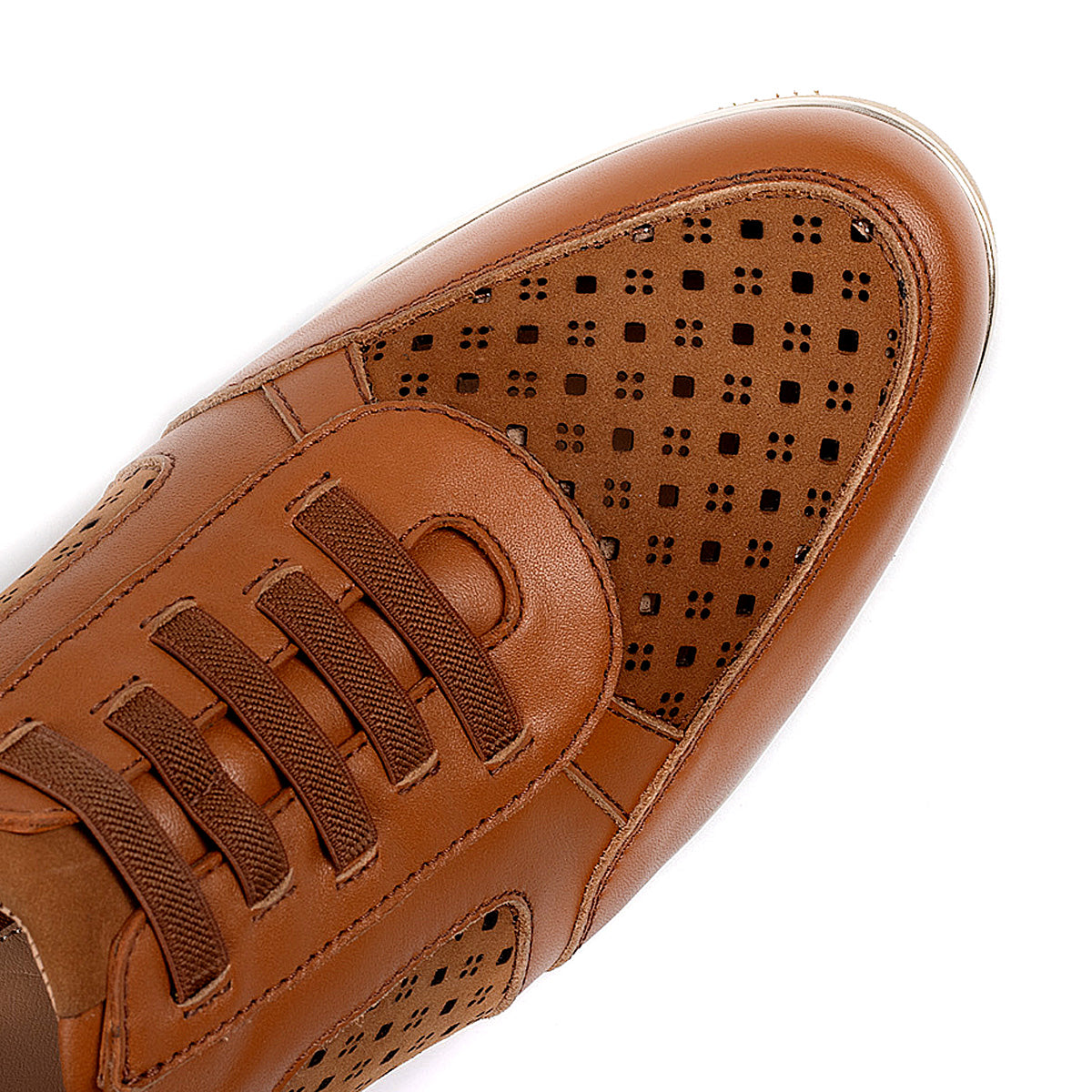 Zapato tipo oxford con suela confort y acabado láser para dama