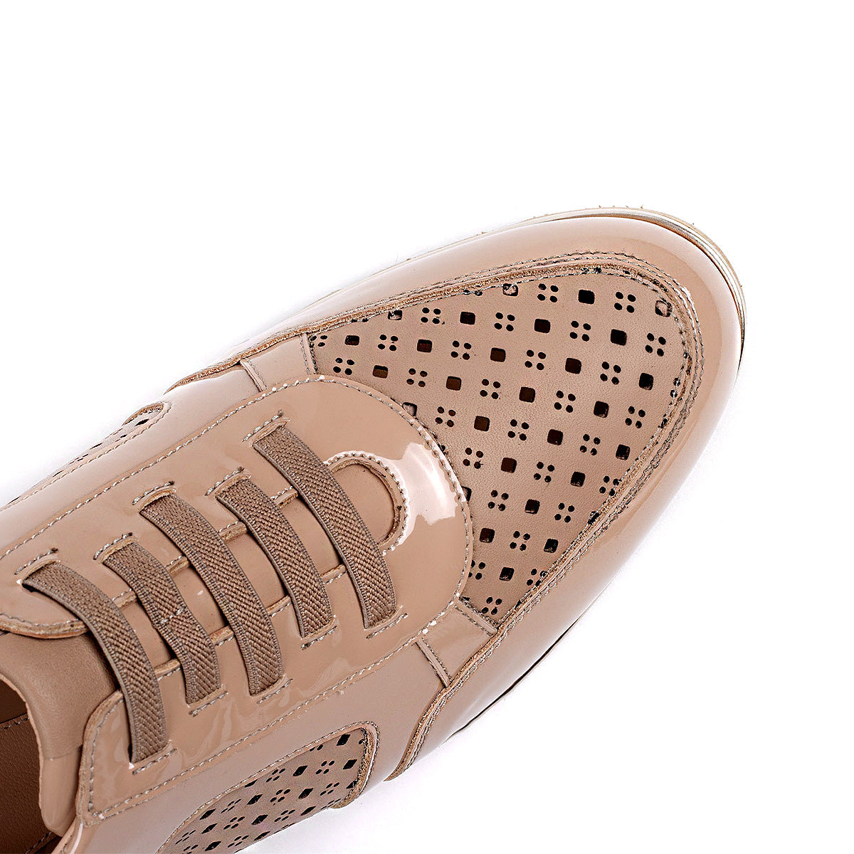 Zapato tipo oxford con suela confort y acabado láser para dama