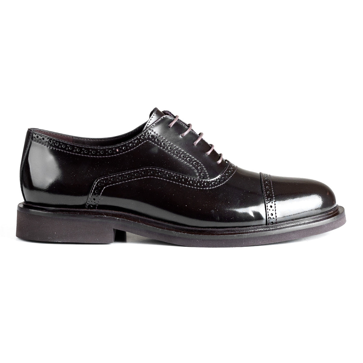 Zapatos oxford de piel con perforaciones en puntera y laterales para caballero