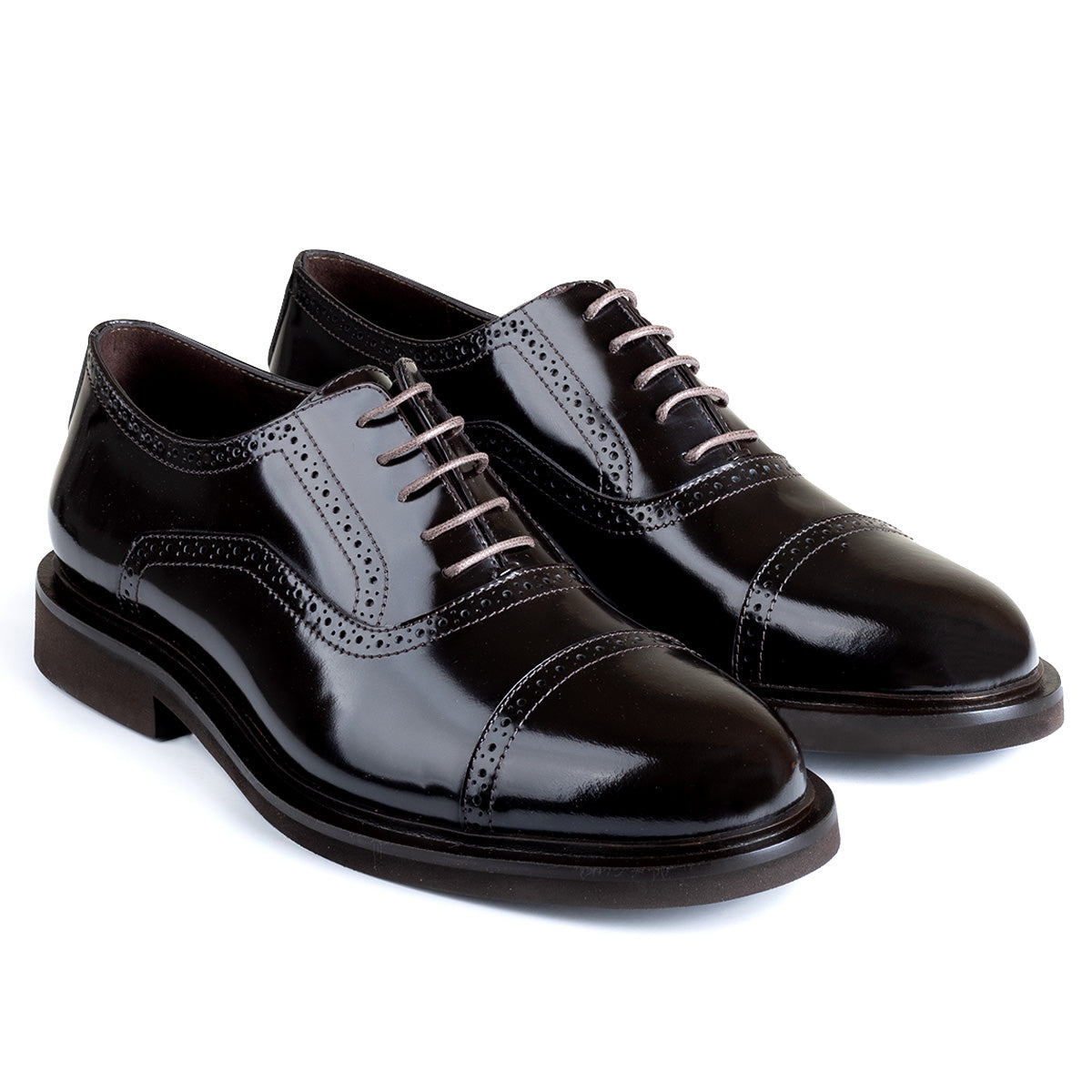 Zapatos oxford de piel con perforaciones en puntera y laterales para caballero