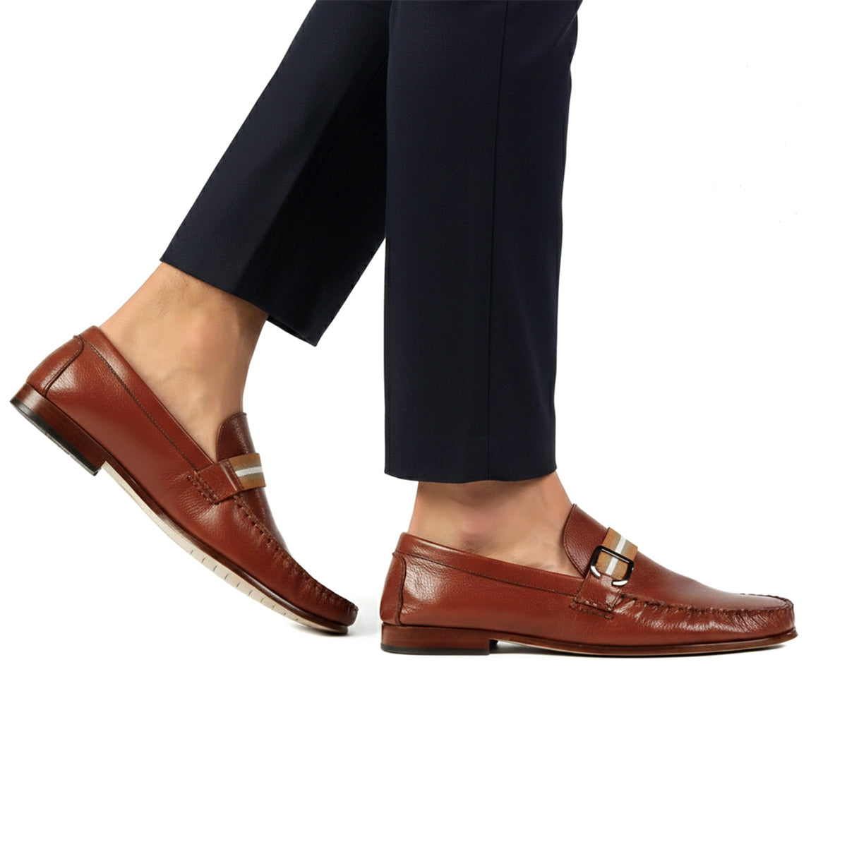 Mocasines de piel con detalle textil y hebilla lateral para caballero