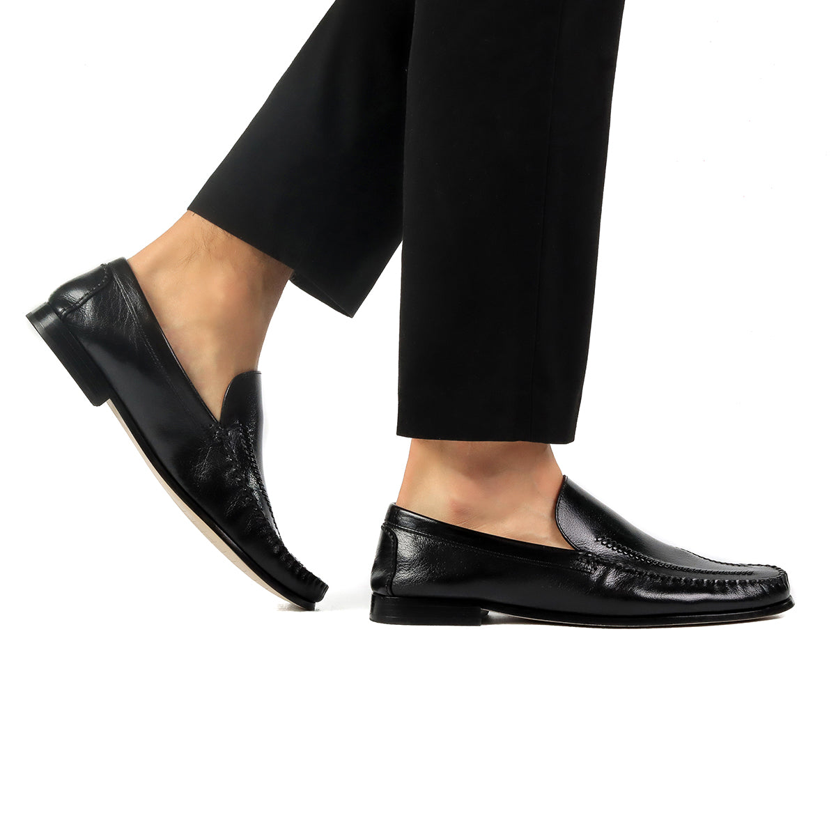 Mocasines de piel con costuras decorativas para caballero