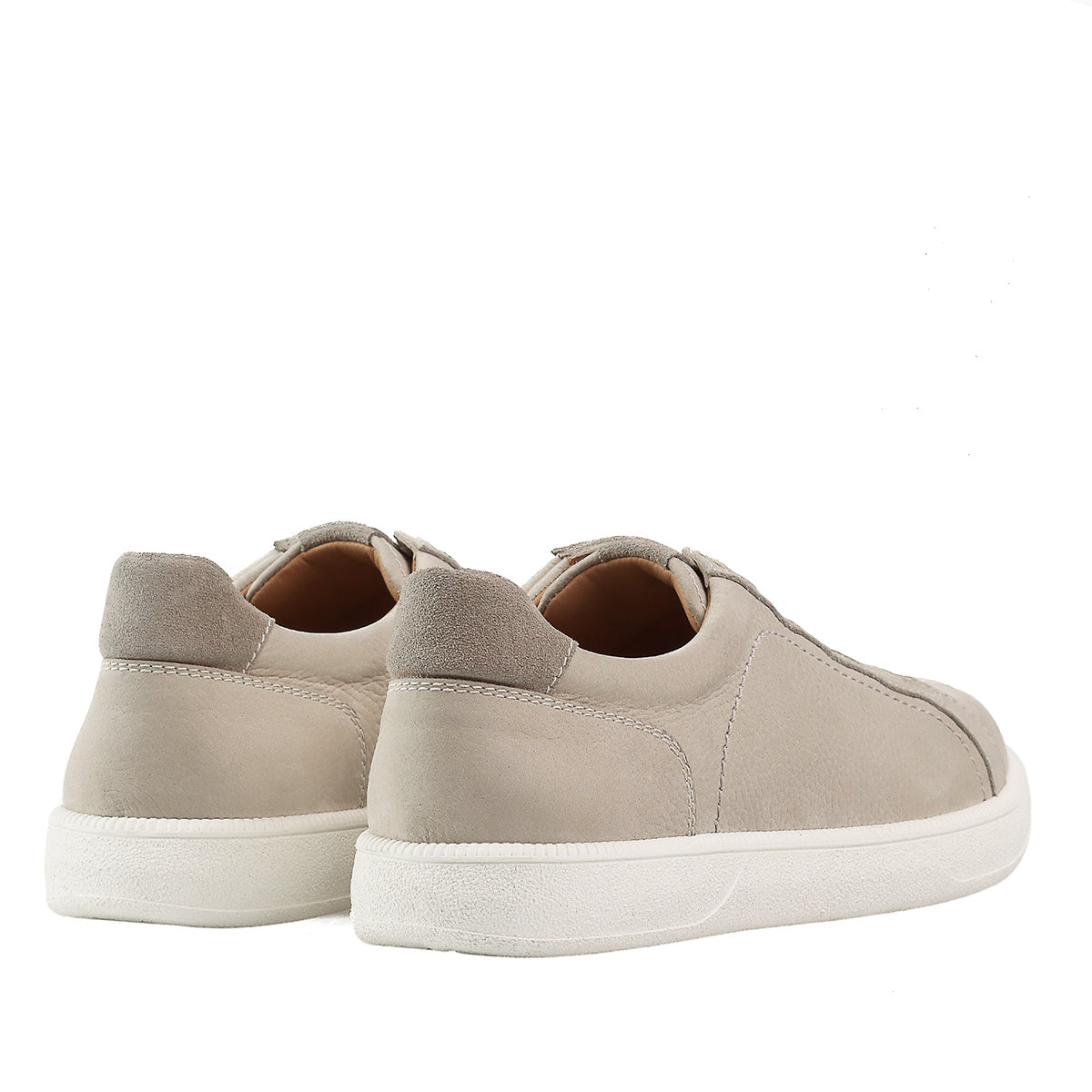 Tenis de piel con acabado en nubuck y ajuste elástico para caballero