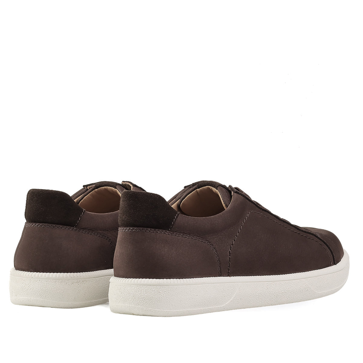 Tenis de piel con acabado en nubuck