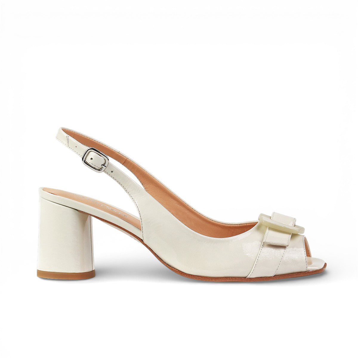 Sandalias peep-toe en charol con hebilla para dama