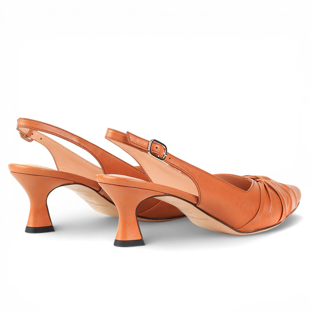Zapatillas de piel estilo kitten heels con plisado frontal para dama