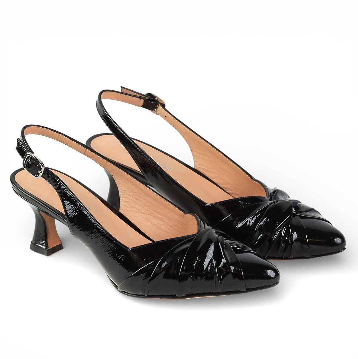 Zapatillas de charol estilo kitten heels con plisado frontal para dama