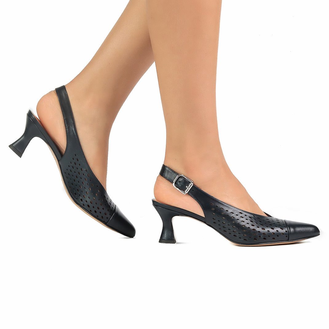 Zapatillas de piel con perforado artesanal para dama