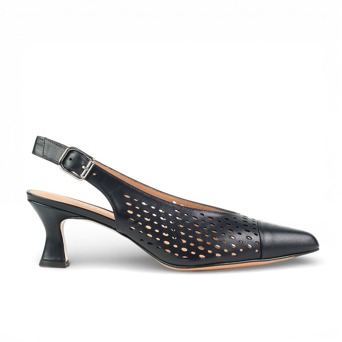 Zapatillas de piel con perforado artesanal para dama