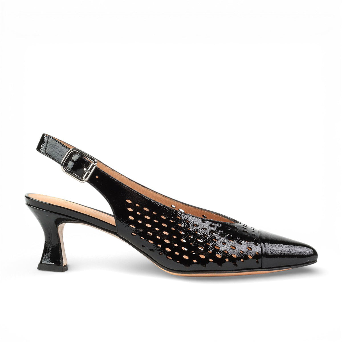 Zapatillas de charol con perforado artesanal para dama