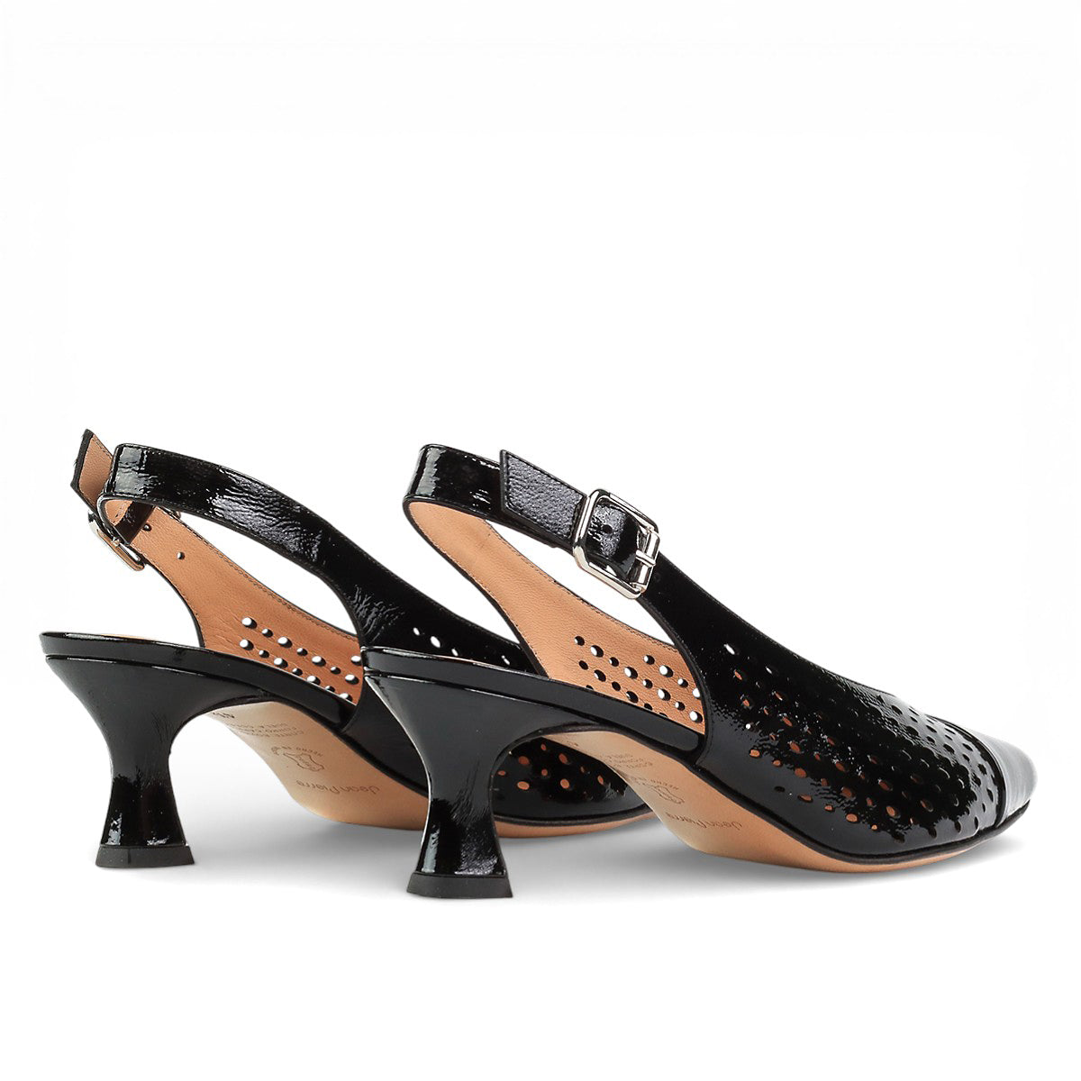 Zapatillas de charol con perforado artesanal para dama